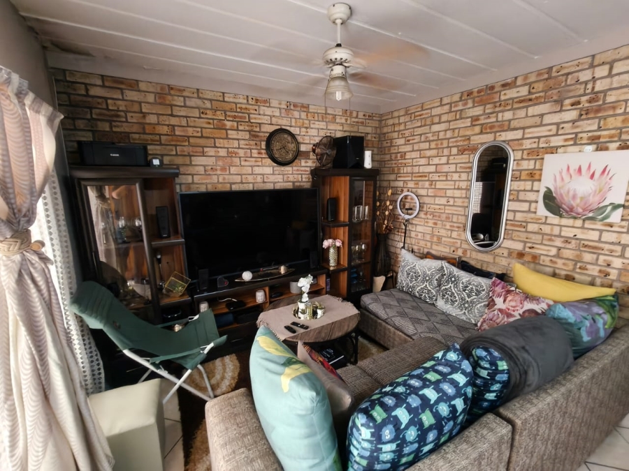 1 Bedroom Property for Sale in Rustenburg Central North West